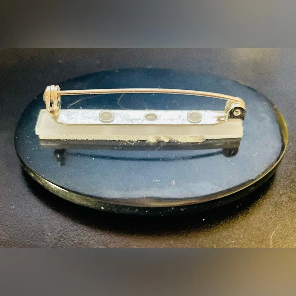 Vintage Mother of Pearl and Abalone Floral Design Brooch - Picture 4 of 8